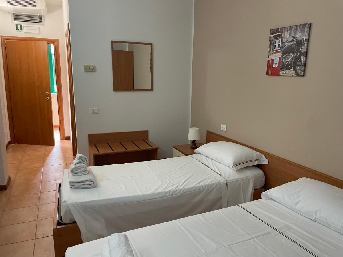Sportland Hotel Colle Val D'Elsa Bagian luar foto